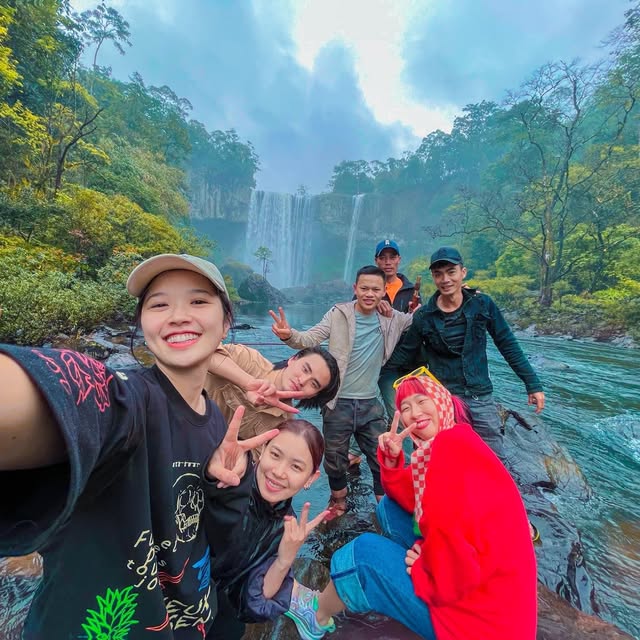 Selfie nhóm tại thác K50